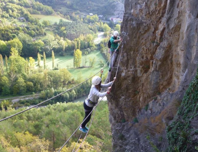  Passing well attached to the cable 